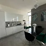 아파트 Elegant 2 Bedroom Sinpas Queen Gym Pools 이스탄불