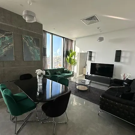 Elegant 2 Bedroom Sinpas Queen Gym Pools 公寓