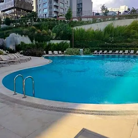 Elegant 2 Bedroom Sinpas Queen Gym Pools Apartamento